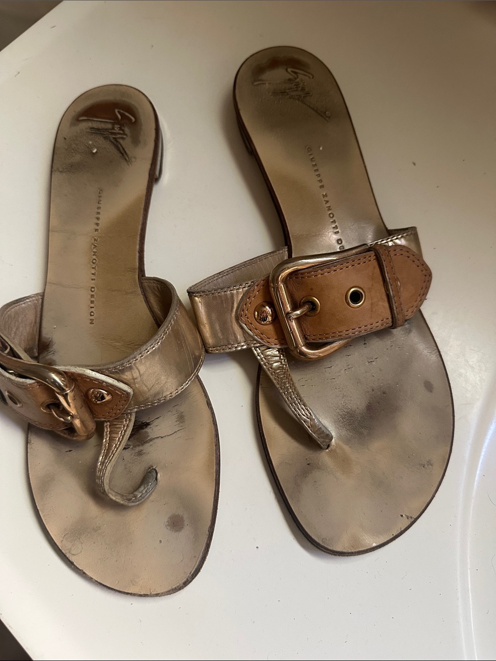 Giuseppe Zanotti Metallic Gold Leather Buckle Thong Sandals